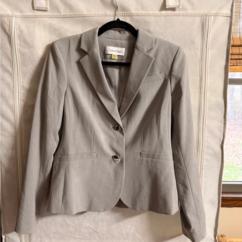 Calvin Klein Light Gray Women's Suit - Blazer Size 6, Pants Size 8